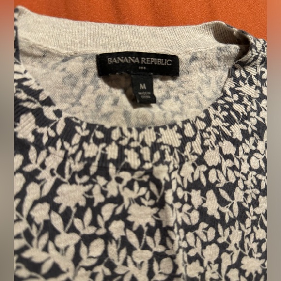 Banana Republic floral print crewneck sweater medium - Picture 3 of 3